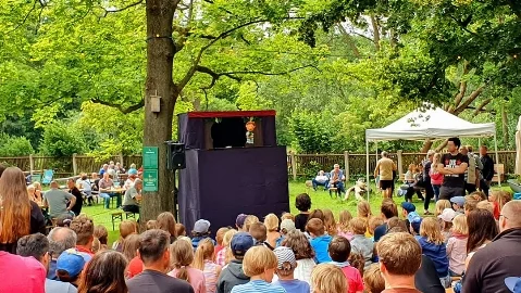 Puppentheater mit Zuschauern