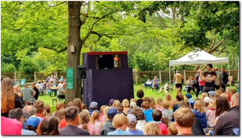 Puppentheater mit Zuschauern